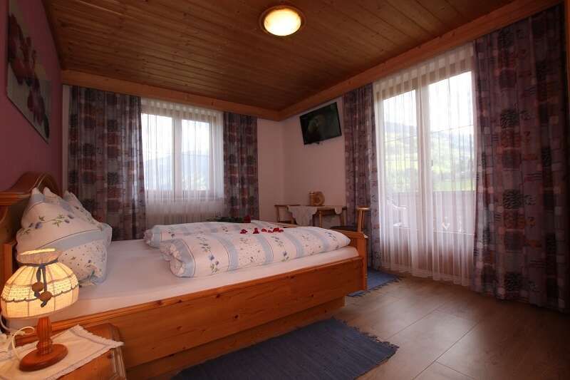 Zimmer 4 mit Balkon im Haus Gugglberger
